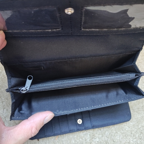 KENNETH COLE REACTION WOMEN'S TRIFOLD FLAP SNAP WALLET - Picture 6 of 7